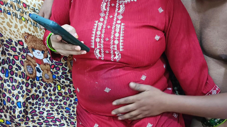 Catchybusty: Desi Bhabhi Want to Relax but Secretly