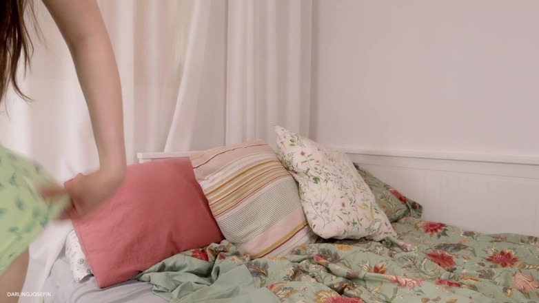 Darling Josefin: ใช้แม่เลี้ยงฟรีต่อหน้าการเล่นบทบาทสาธารณะของเพื่อนบ้าน!