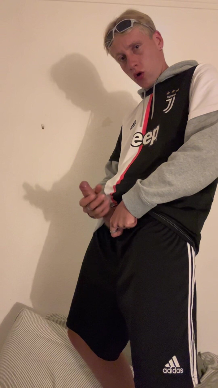 Axton Drake: [face Reveal] L'arrauto calciatore si masturba e viene sulla sua...