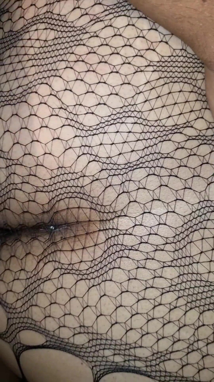 Lady_devil28: Ibu tiri saya memodelkan pakaian dalam barunya untuk saya dan...