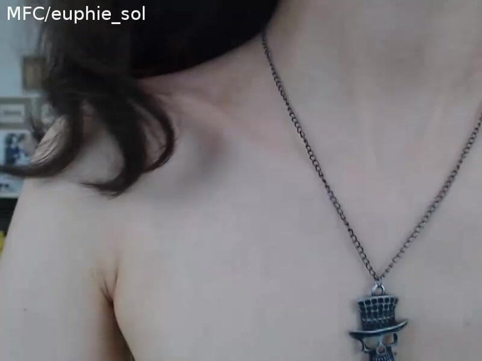 The Antichristrix: Harige camgirl plaagt en pronkt