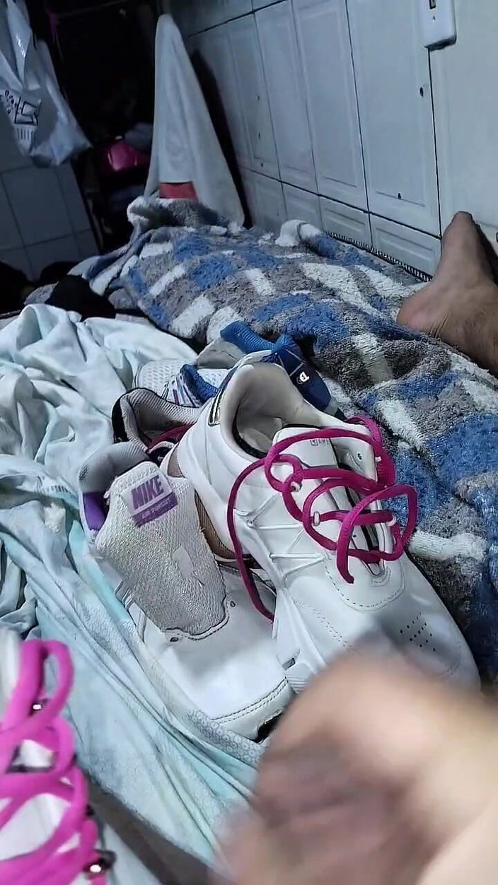 Sneakerfetish_BR: Furioasă Fetich