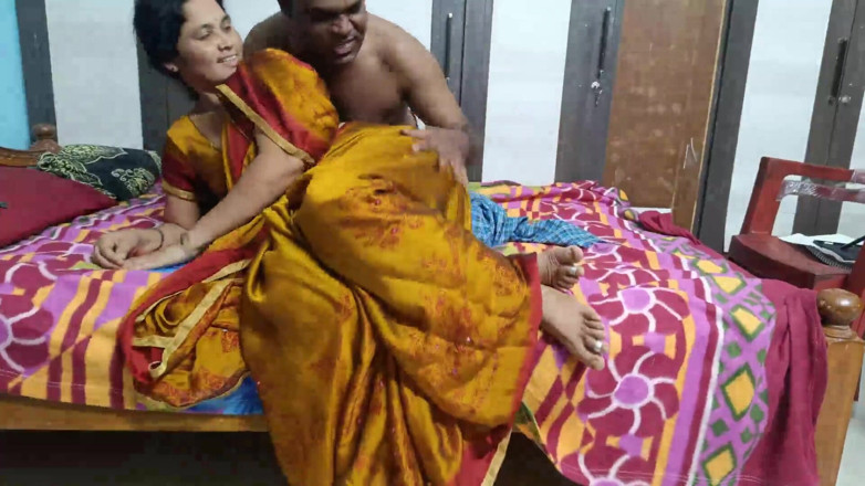 Sexy sindu: Sindu Bhabhi Saree Sex with Devar in the Bedroom