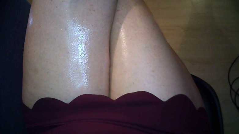 MisS Angel: Je regarde mes seins.