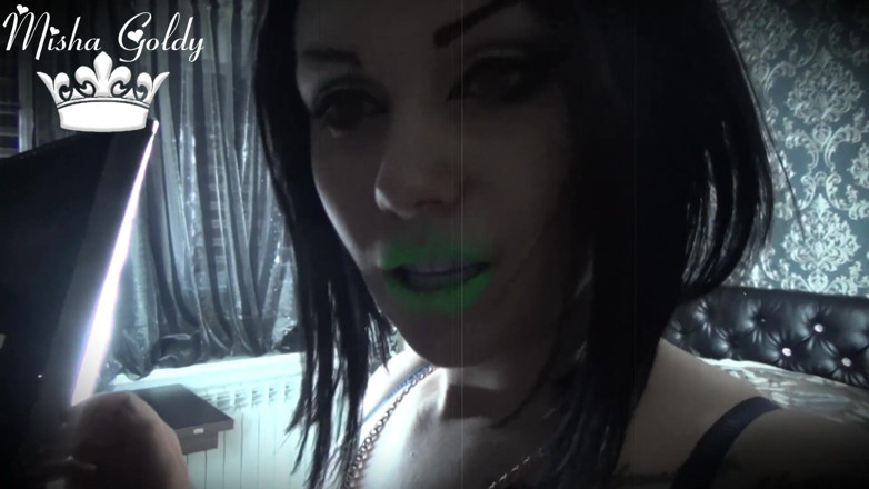 Goddess Misha Goldy: Venerarea sclavului ruj verde cu neon