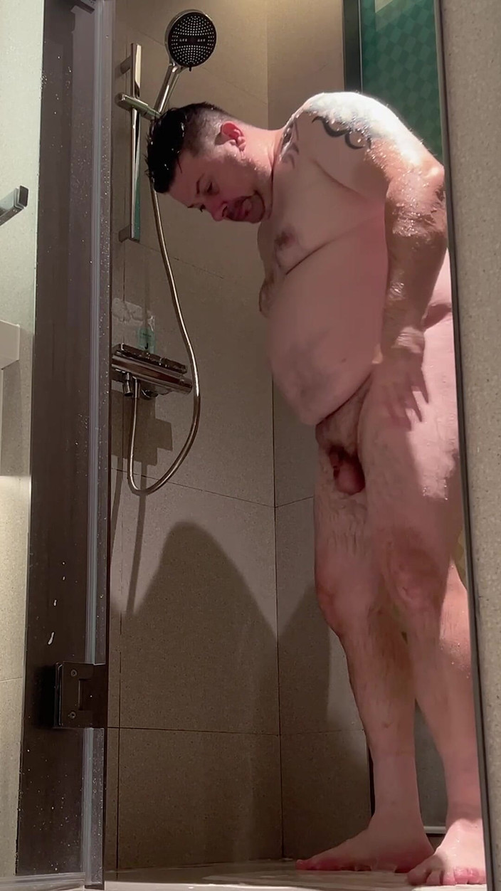 uktattooedchub74: ぽっちゃり男シャワー