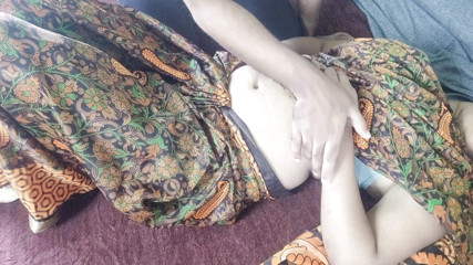 Roni gobal: Bhabhi bertetek besar yang baru berkahwin menikmati seks tegar dengan...
