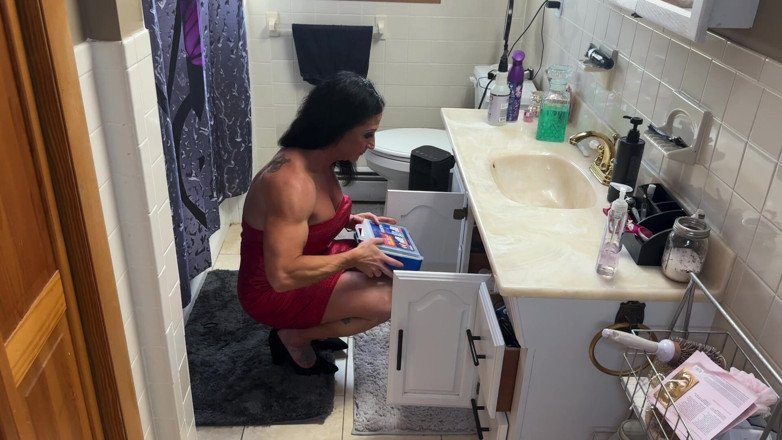 Kandylegsxxx: Vaftiz babasının ayaklarına tapan naughy kandys cezası