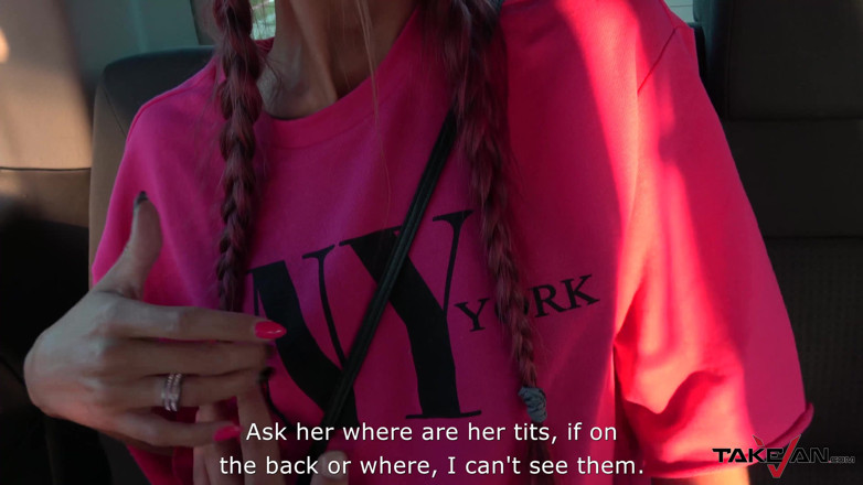Take Van: Magere teef heeft een enorme penis tussen de roze bladeren...