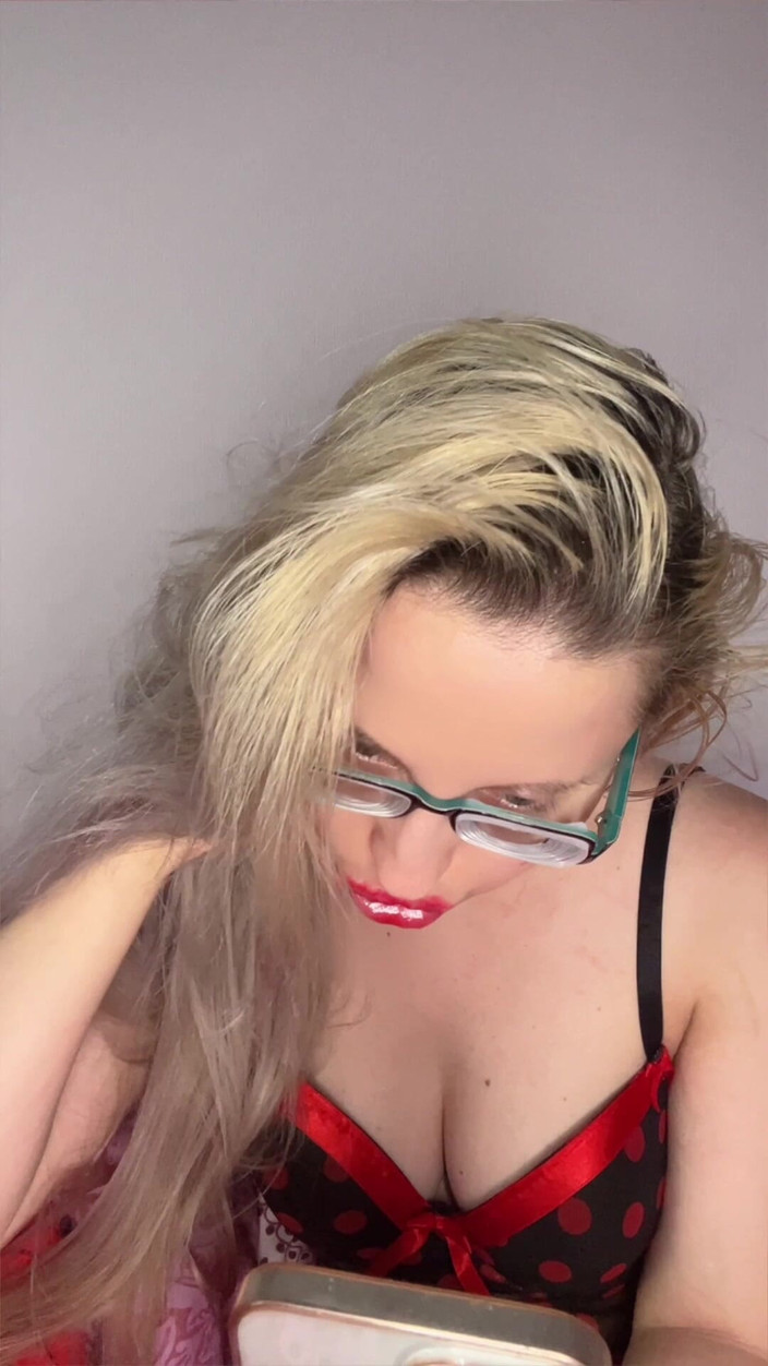 FinDom Goaldigger: Ma bimbo aux grosses lèvres rouges et le pouvoir du...