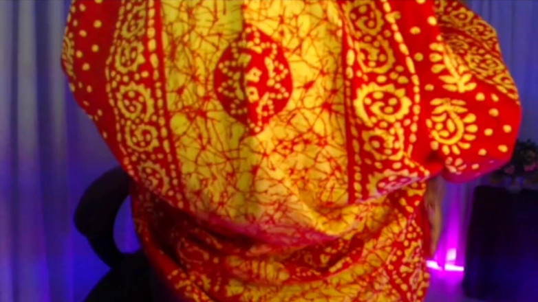 HotGirl21: Dama W Penty Staniku Z Zabawą Brzucha I Wodą Pitną.