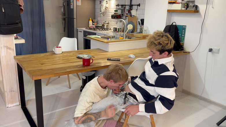 Ethan Lestray: Tipul drăguț i-a făcut prietenului său o muie cu o...