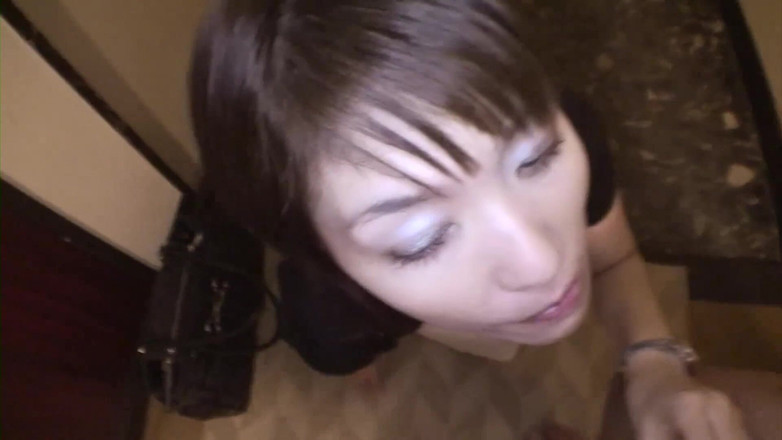 Asiatiques: Jego żona wraca do domu z pracy, aby mu się podobać