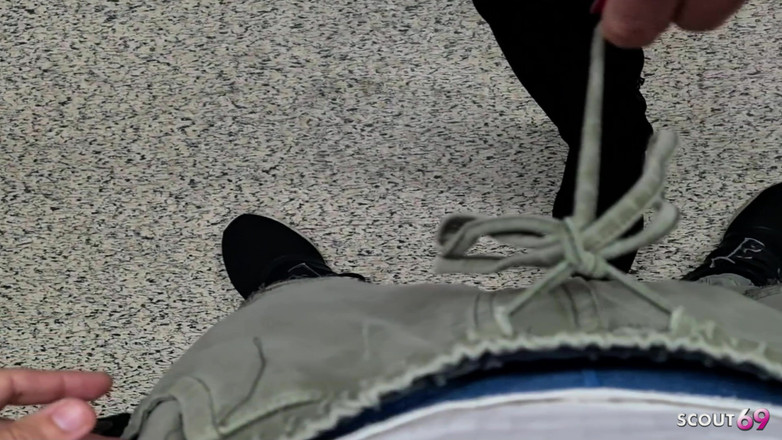 Scout69: Alman erkek delisi orta yaşlı seksi kadın asansörde yabancı tarafından...