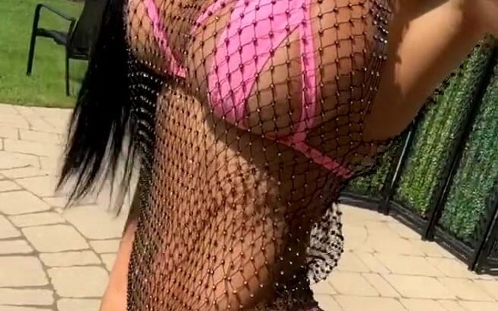 Miss Lexa: Một số tin tức lớn hơn tôi sẽ được chia sẻ...