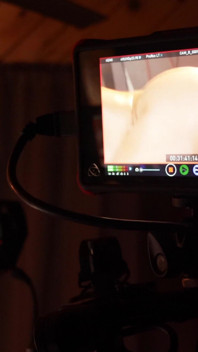Knackarsch schlampe Gia Derza draußen bts
