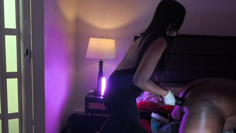 DominaFireOfficial: Dominafire 肛门拳交和穿戴式假阳具操奴隶