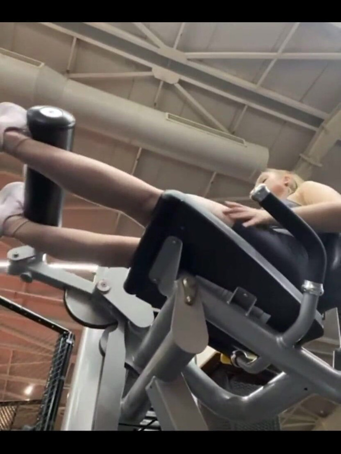 JuiceLussie: Workout with Masturbate in Public