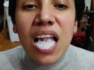 TheArtOfCum: Kilat! Cewek sange ini dicrot sperma hangat sampai telan sperma...