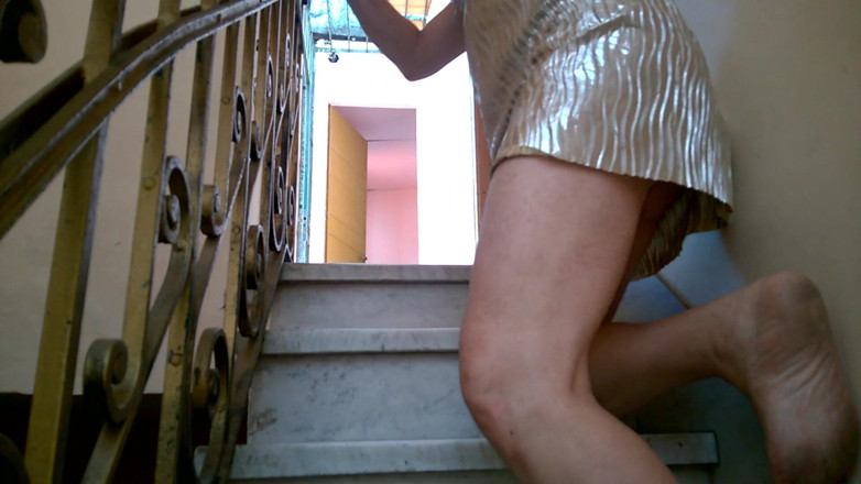 Dildo Man and Cross Hard Sex: Ich zeige meinen arsch auf der treppe