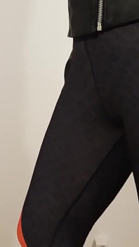 Babcia nosi stringi i legginsy!