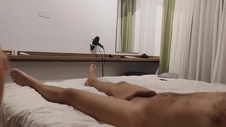 HottPussy118: In het hotel bedrieg ik mijn man met zijn vriend...