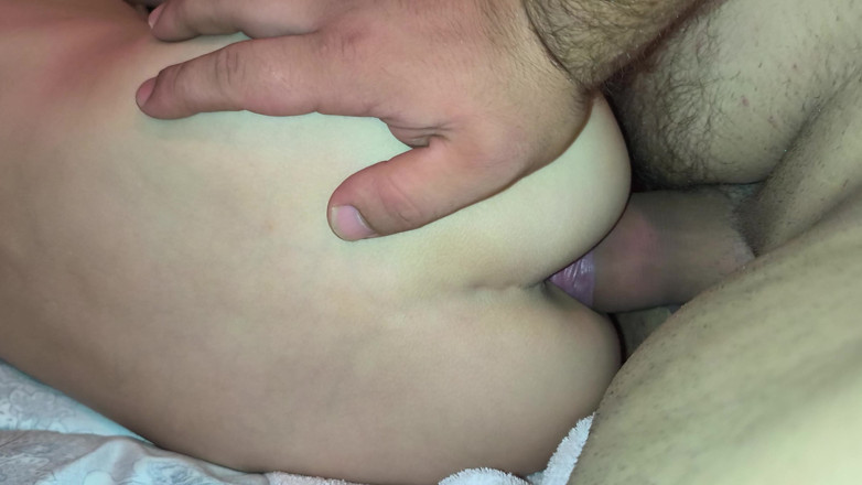 Blondasexy00: Meu meio-irmão me fode forte com seu pau enorme por...