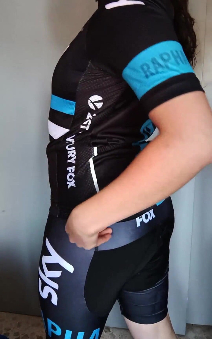 Candy Camille: 旋转的女人在课后热身