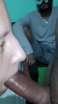 Fată slabă care are parte de două ejaculări