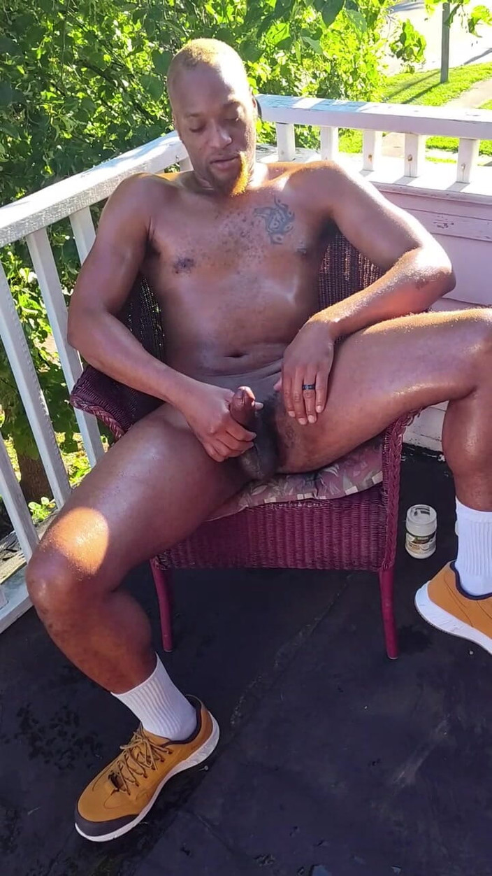 Kennie Jai: Ngocok kontol di tempat umum!