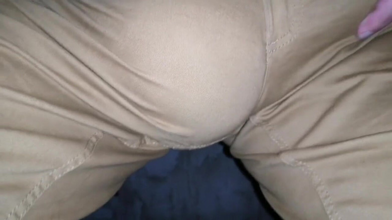 Monster_Meat_: Mostrando protuberância no gloryhole no bar