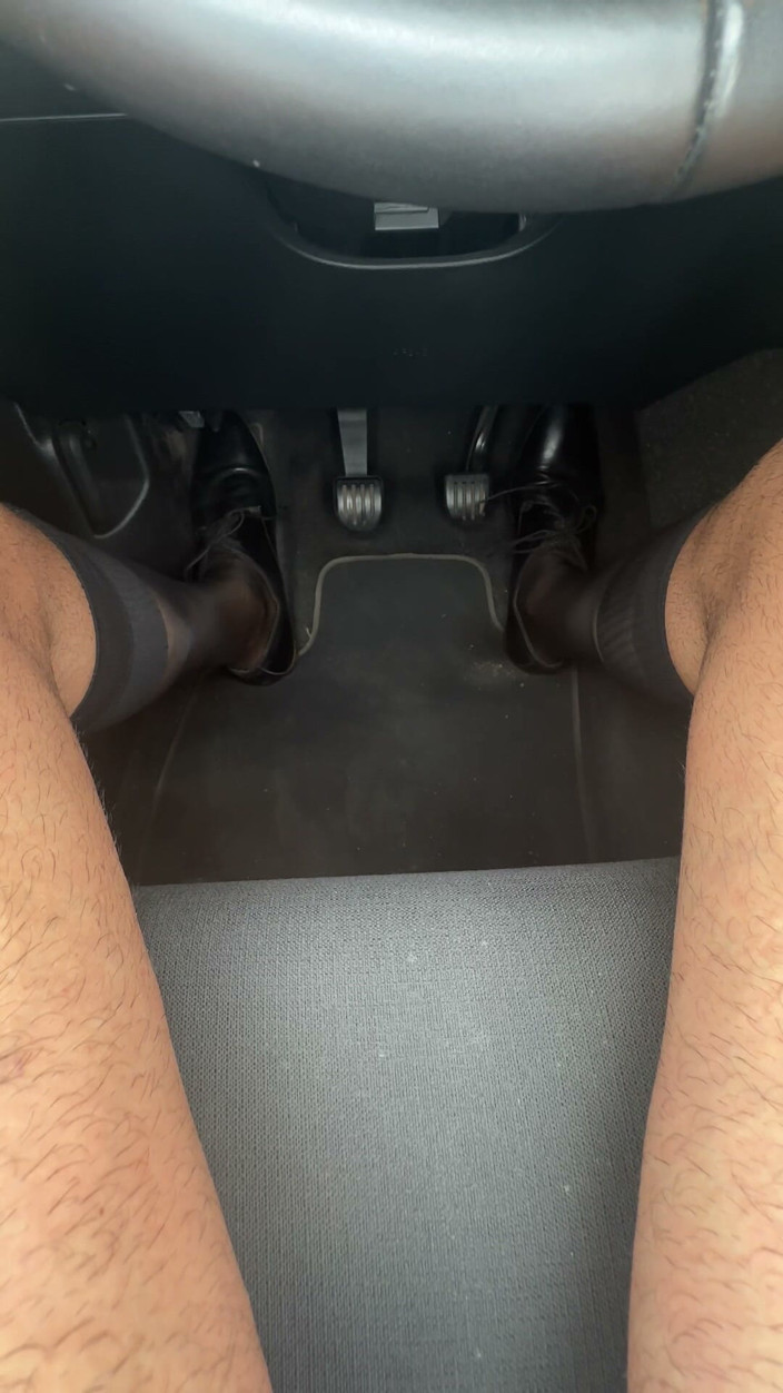 MaelHunter: Playing in Socks in the Car