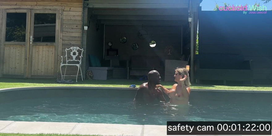 Joss for Cuckold wish: Lumacarie si fa scopare in piscina