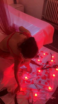 Señora Ángel en la Habitación Roja