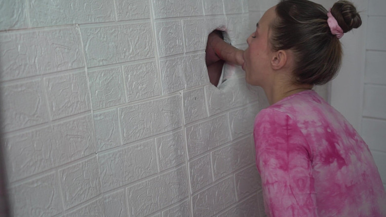 misss_vikki: Gloryhole the Dick Reacts to Every Move