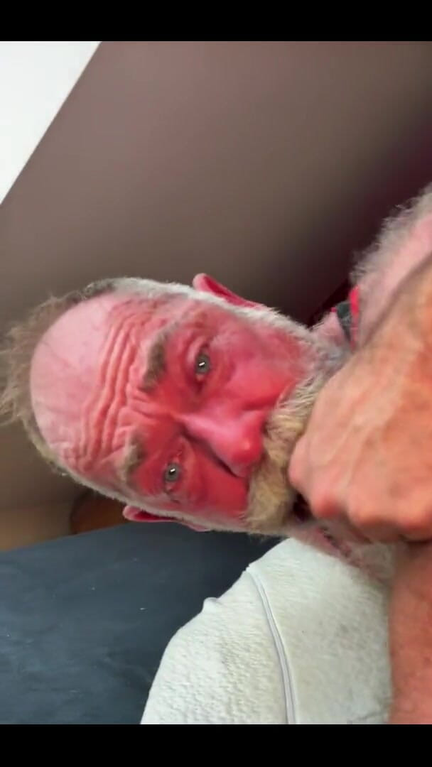 Massive daddy xxx: 거대한 새아빠에게 따먹히는 나이든 새아빠