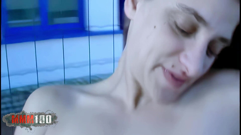 MMM100: ヴァル:ストリップをやっているニースヴァル