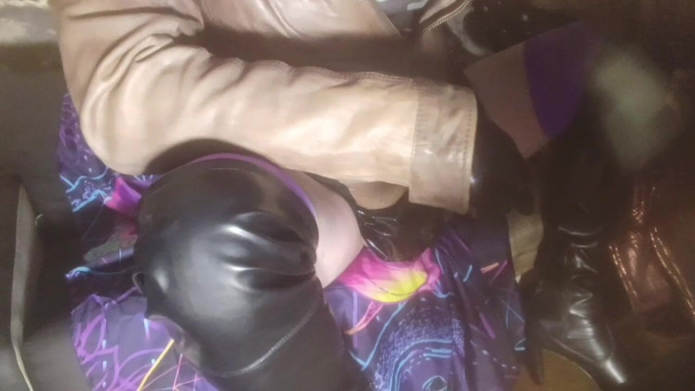 JujuTV: Bitchboyass Sissy Slave testa um novo vibrador para você