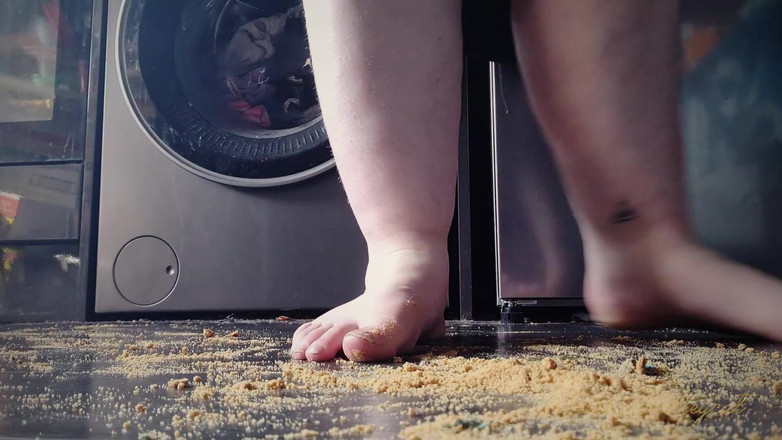 Mxtress Valleycat: Giantess Stompilation