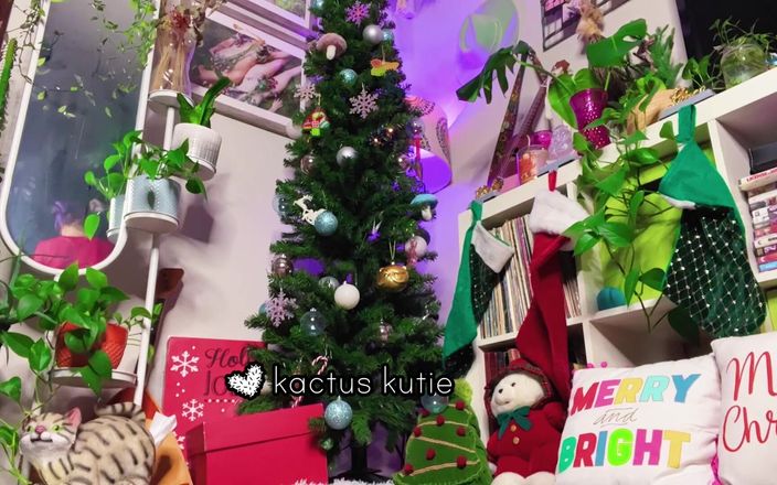 Kactus kutie: Culona Kutie hace pis en la caja de navidad