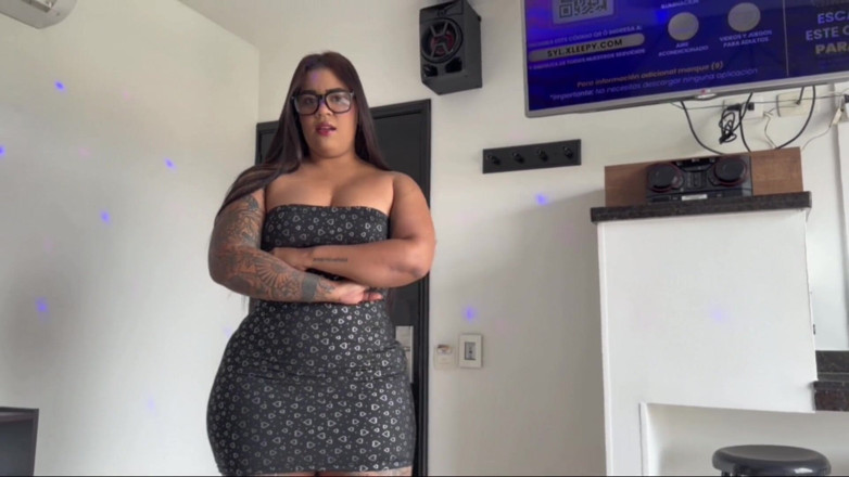 AlejandraGarciax: Big-assed Maid Cleans the Apartment and Eats My Cock