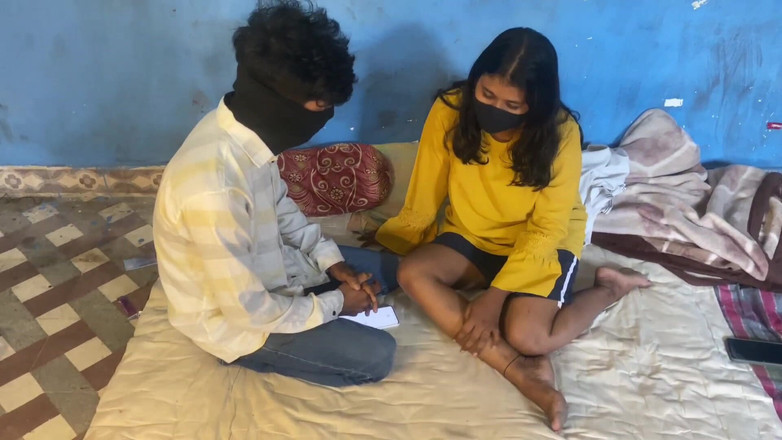 Indian Teen Girl's: Ao ar livre sexo meio-irmão e meia-irmã fora da porta...