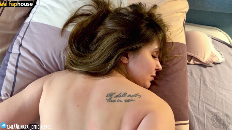 Alina Rai: Enteado confundiu a palavra Massagem com a palavra sexo. Madrasta...