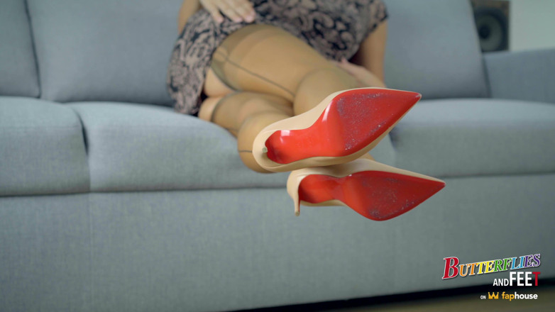 Butterflies and feet: Дражню тебе моїми підошвами Лубутену, моїми арочними ногами та моїми нейлоновими пальцями