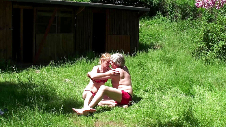 German amateur - 100% German hardcore videos: Persone mature che scopano fuori