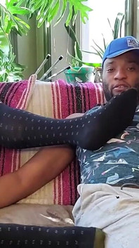 Foot Fetish! Kennie Jai Jerks off on Bear Feet!