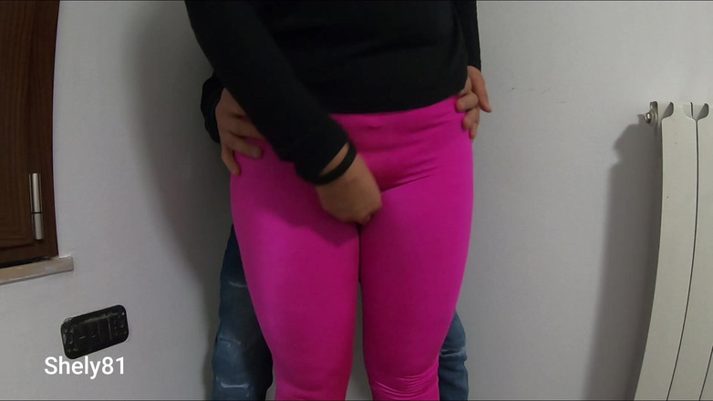 Shely81: Шлюховатая жена дрочит через ноги на друга своего мужа, шпилит его жестко, пока она не кончит