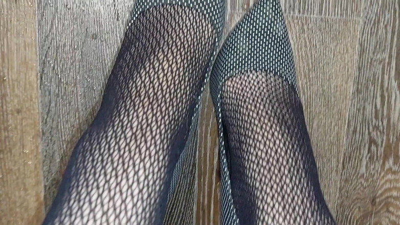 Squirt_orgasm_69: Em um body sexy e salto alto, ela esguichou sua...