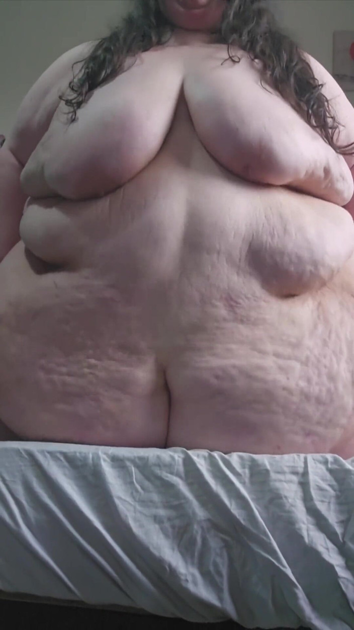 SSBBWLadyBrads: SSBBW - grande barriga balançando a cama barulhenta