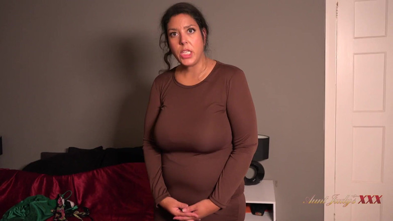 Aunt Judy's XXX: AuntJudysXXX - Sua peituda grandona proprietária Cassy pega você com sua...